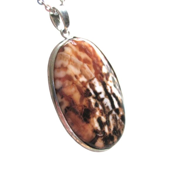 New Oval Agate Stone Pendant Necklace on 24" Stainless Chain - Gift Boxed - Picture 2 of 7